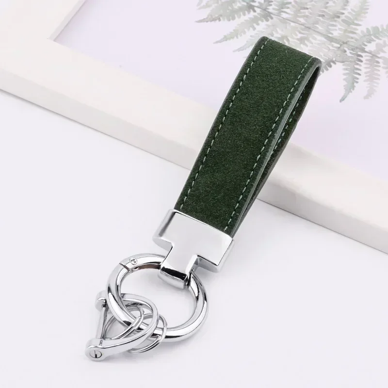 Aangepaste logo suède sleutelhanger voor mannen en vrouwen auto logo metalen sleutelhanger hanger lasergraveren retro vintage sleutelhanger cadeau