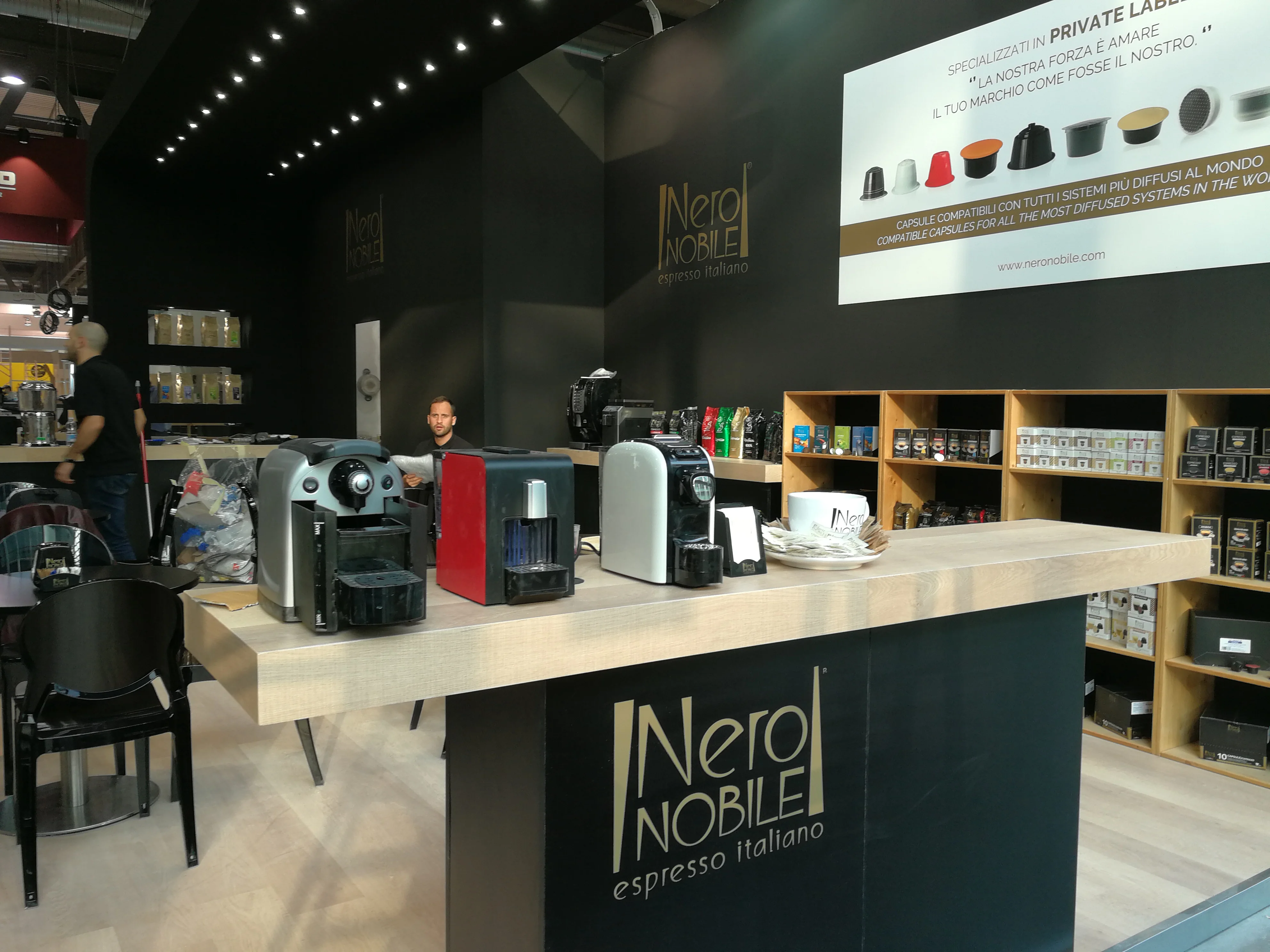 Professioneller elektrischer Milchaufschäumer mit SS-Gehäuse, Schaummaschine für den Heimgebrauch für Cappuccino, Latte, Schokolade, automatischer Milchmischer