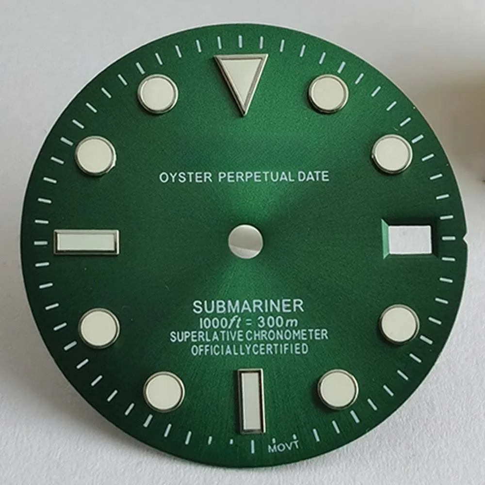 The new SUB sunray modified S dial has round studs 28.5mm green luminous NH35 NH36