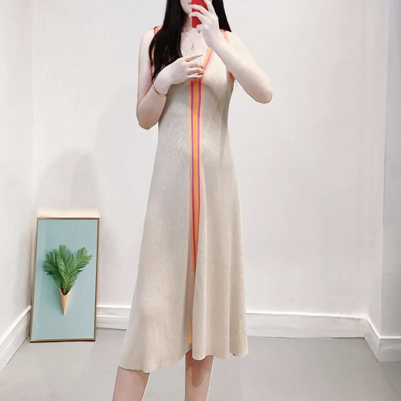 

Split suspender dress, ice silk knitted skirt, knitted V-neck, fashionable summer women, cross-border S family, new slim fit