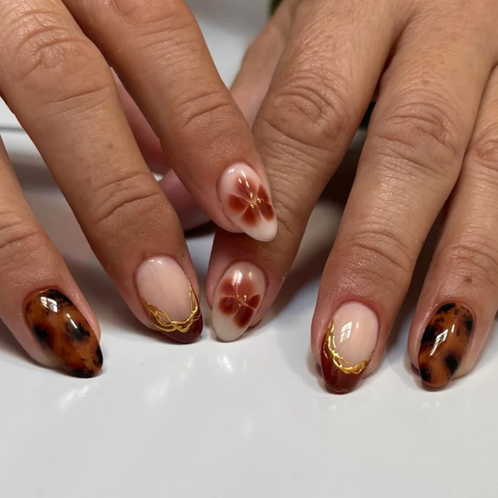 

Petal Flowers Black Brown Halo Dyeing Almond Nail Art Fashion Wearable False Nails Detachable Finished Fake Nails Press on Nails