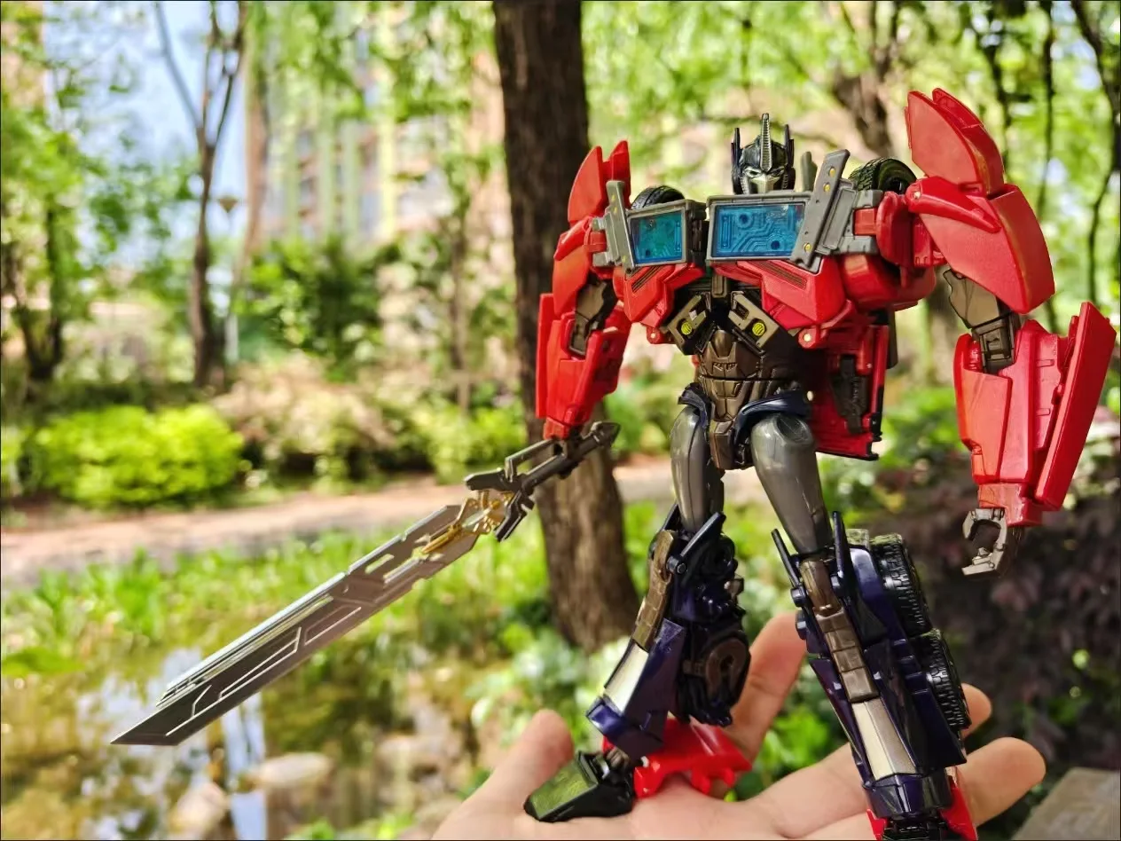 

Совершенно новая коллекционная фигурка Transformers Apache Optimus Prime Megatron, модель для коллекции, подарок на день рождения.