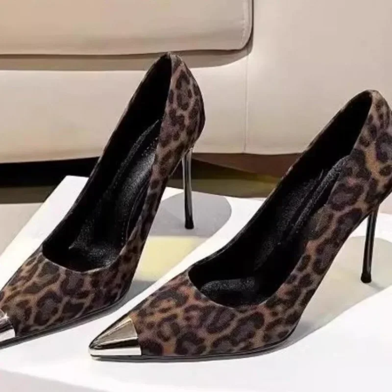 Zapatos de diseño con espalda puntiaguda, zapatos individuales vacíos para mujer, primavera y otoño 2025, tacones altos con estampado de leopardo para mujer, Stiletto