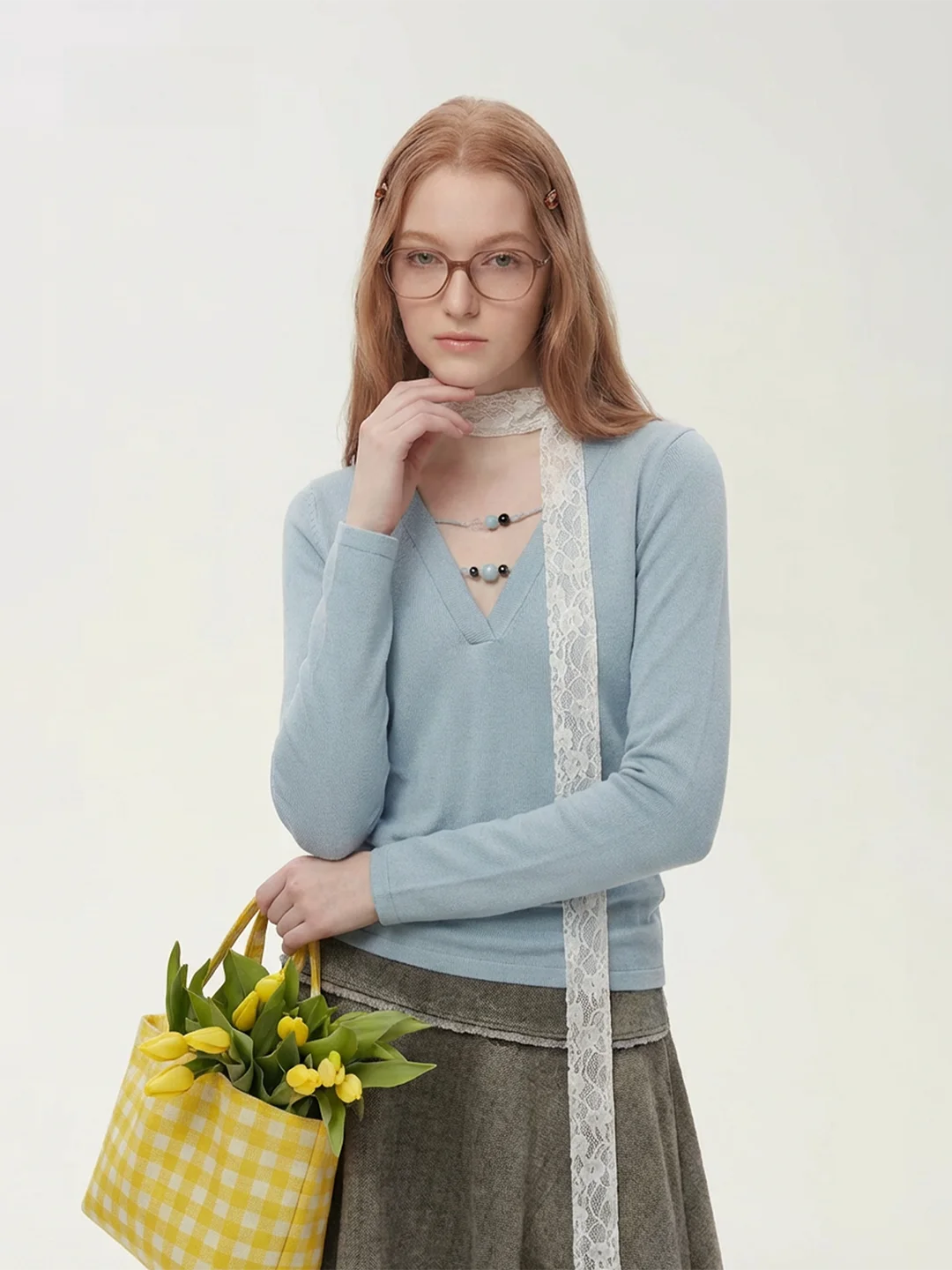 

AHMI Blue V-Ne Long Sve Knitted Top Women's Slim Fit Base irt Beaded Design Spring 2026 Faionable Casual Wear