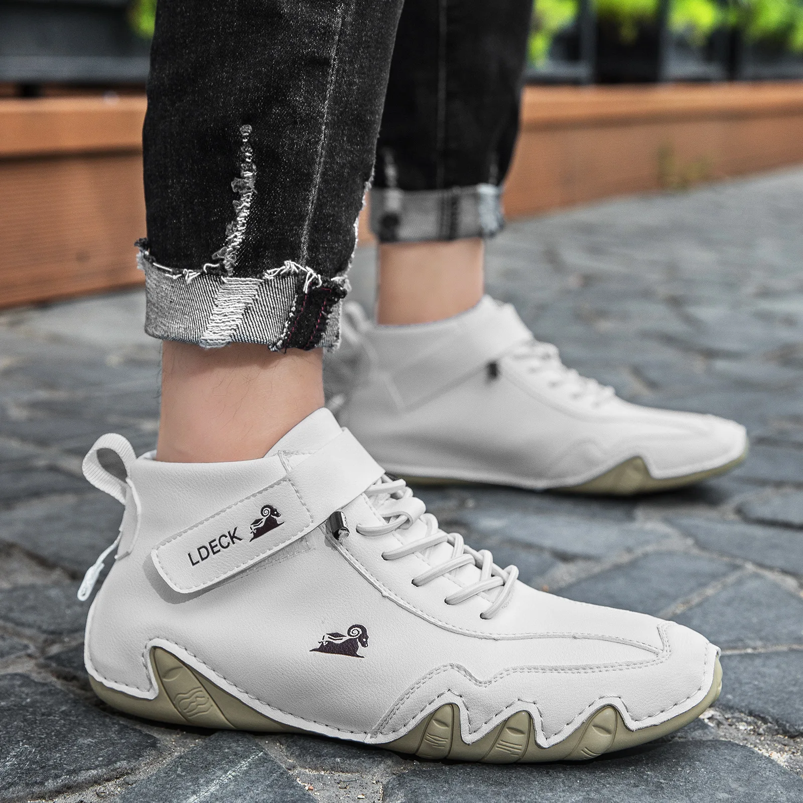 

Men's Minimalist Design Boots Are Trendy Fashionable Luxurious Lightweight Comfortable Breathable Non Slip Outdoor Walking Shoes