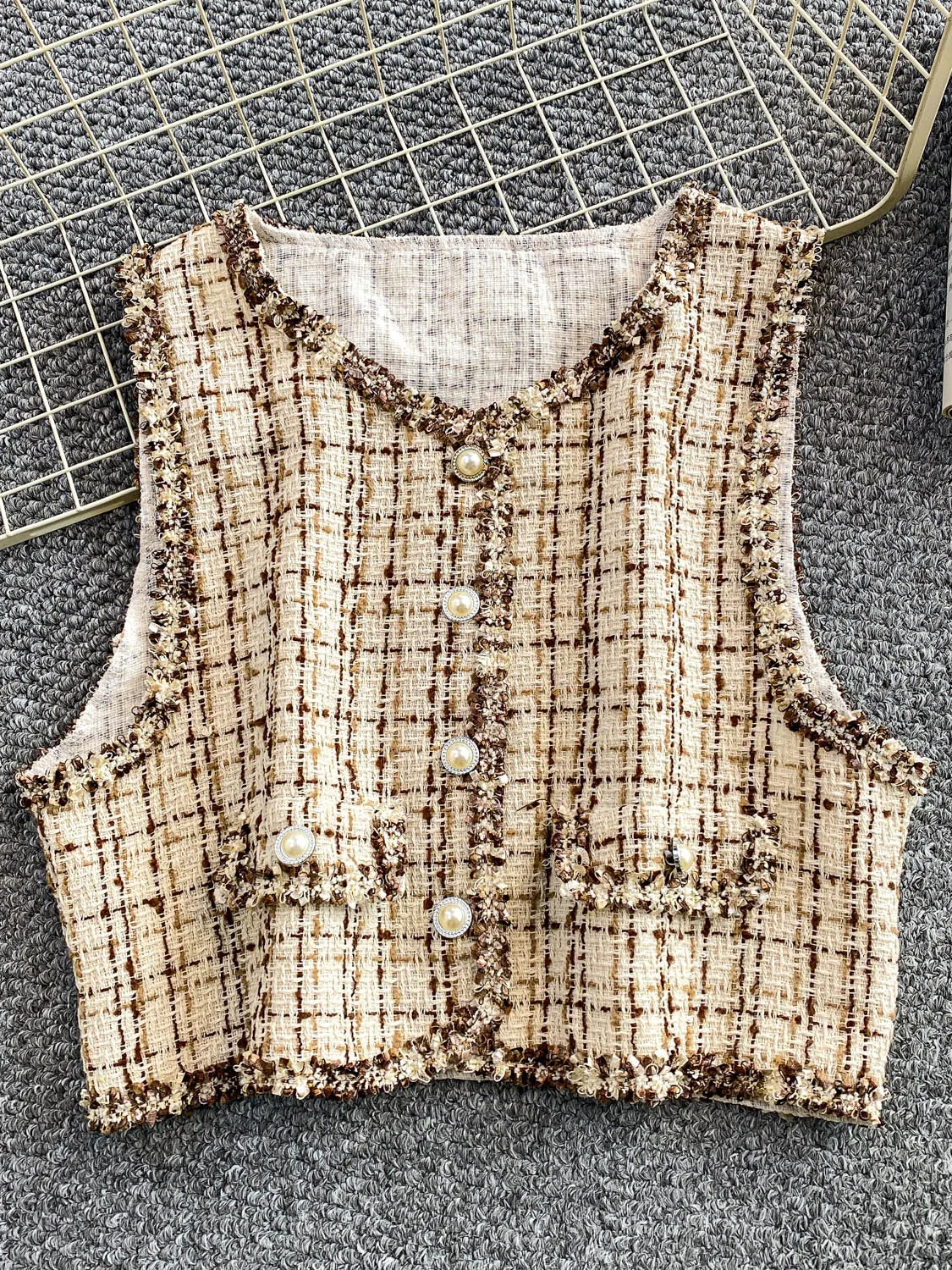 

Премиум Feel Small Fraance Sle Вязаный твидовый жилет Женский жемчужный пуговицы Утягивающий топ Удобный круглый дизайн Ne