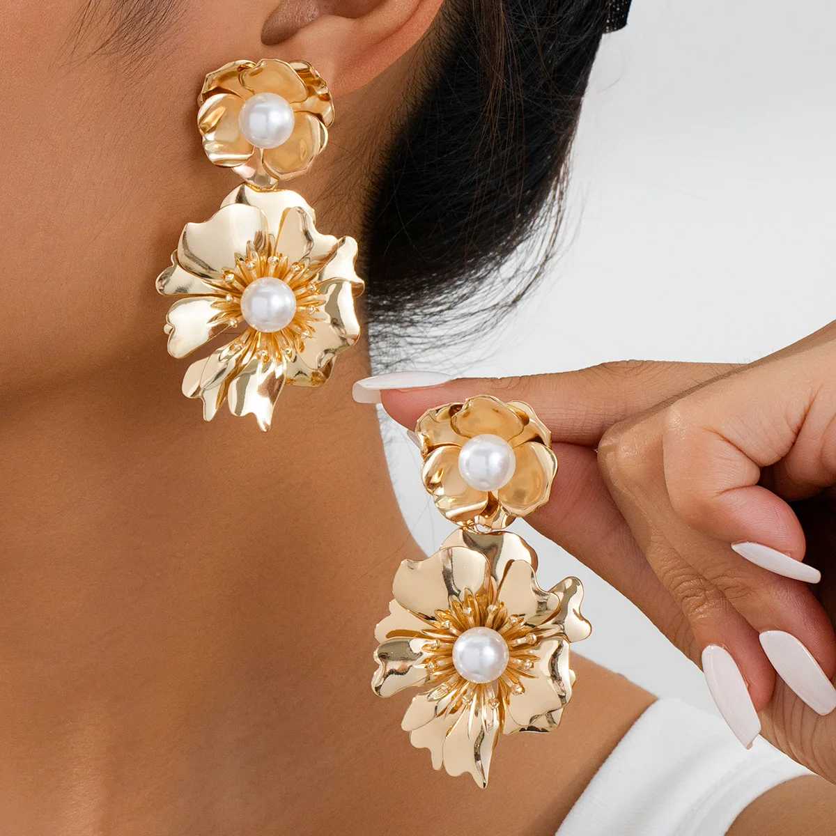 

Vintage Large Metal Flowers Dangle Earrings for Women Imitation Pearl New Trendy Earring Fashion Jewelry