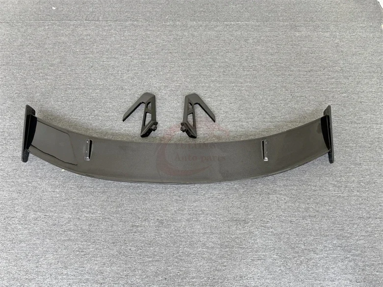 Verbesserte VersionPerformance Style Heckspoilerflügel aus trockener Kohlefaser für R8 Heckspoiler