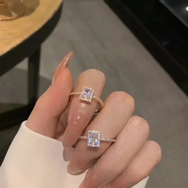 Anelli di fidanzamento per matrimonio classici di lusso Moissanite per donna Anello portafortuna quadrato Anelli regolabili color oro Gioielli con ciondoli