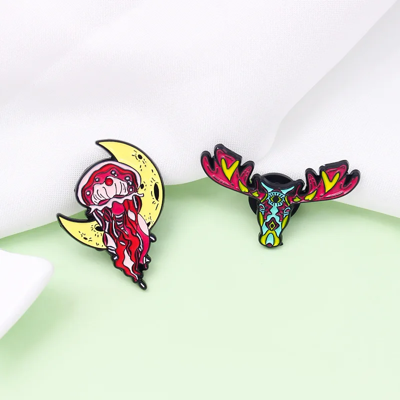 

Jellyfish dance on the moon boat Colorful deer head Creative animal alloy brooch Fashion color animal badge