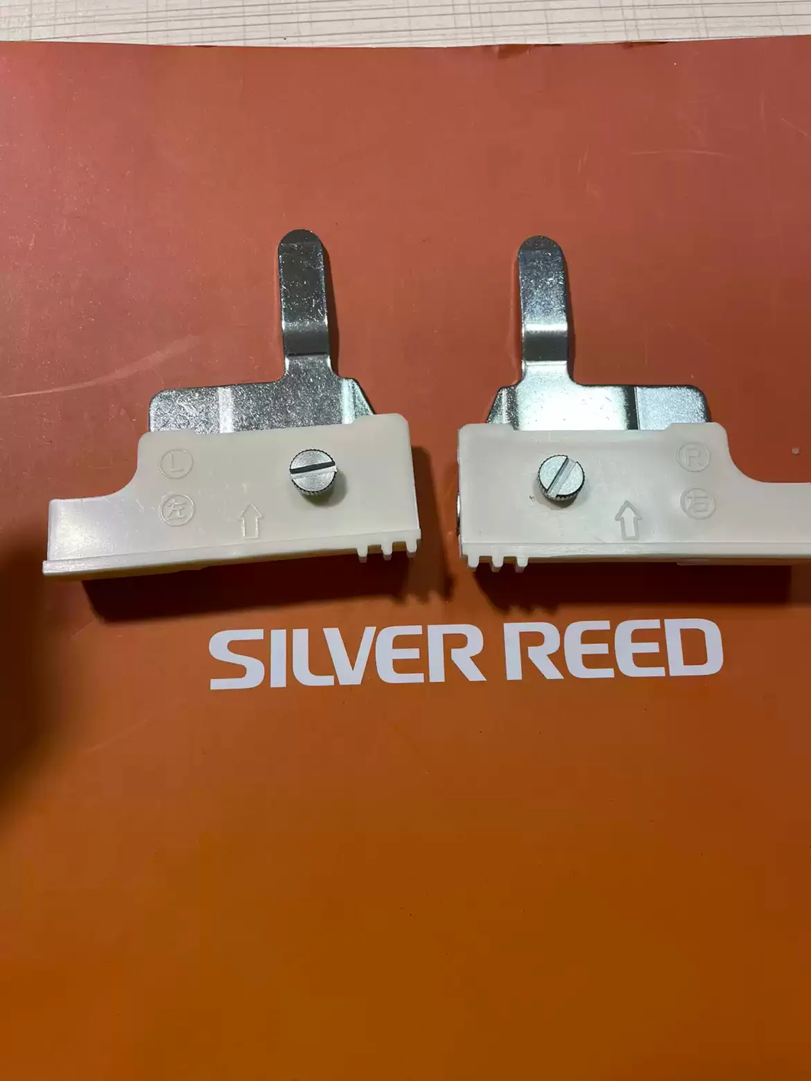 

silver reed Left and Right Helper Set, Replacement Part for Weaving Machine Knitting Machine SRP60N Auxiliary Piece Assembly