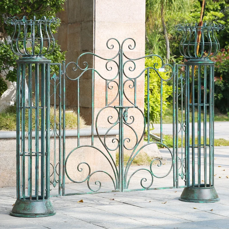 Foreign order retro old courtyard entrance door villa garden door outdoor rust-proof plant climbing vine decorative flower stand