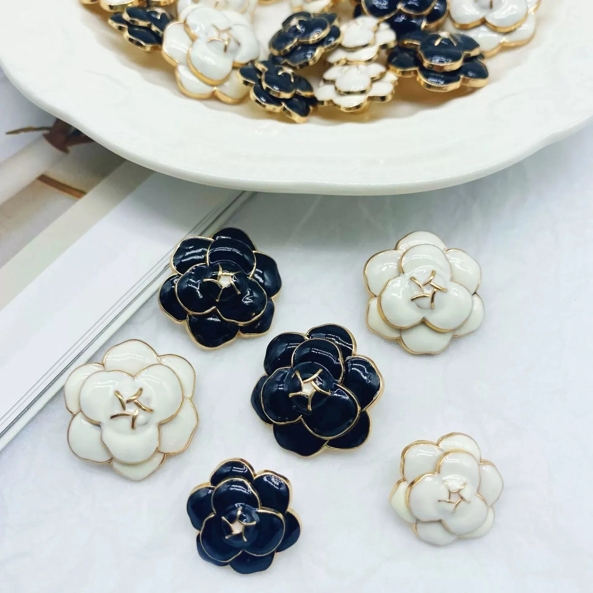 50PCS Vintage Gold Plated Zinc Alloy Buttons 3D Engraved Water Ripple Edge for Luxury Designer Coat & Handbags Bulk Wholesale
