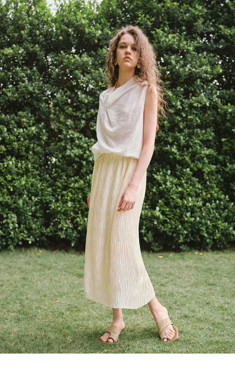 OLrain Women's Summer 2025 Blouse Flowing Collar Sleeveless Design Button-up White Crinkled Fabric Clothes For Woman O57XX98059