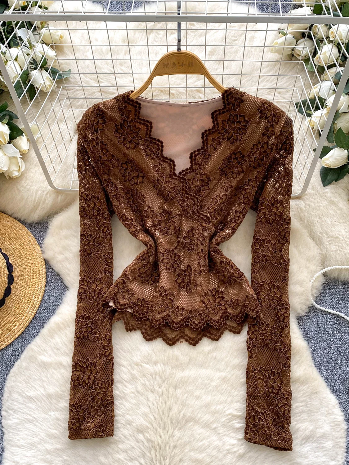 

Women Brown Lace V-Neck T-shirt Y2k Gyaru Emo Tee Top Vintage Aesthetic Long Sleeve T-shirts 2000s Clothes Spring Autumn 2025