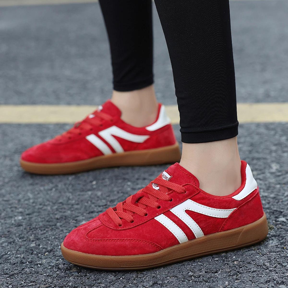 Women's Suede Retro German Training Sneakers Casual Lace-up Flat Shoes for Daily Walking Outdoor Sports 2552