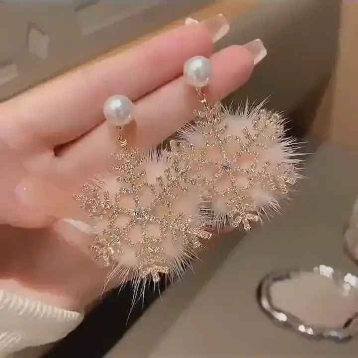 2024 New Trend Christmas Element Earrings Temperament Senior Zircon Pearl Snowflake Earring Princess Wind
