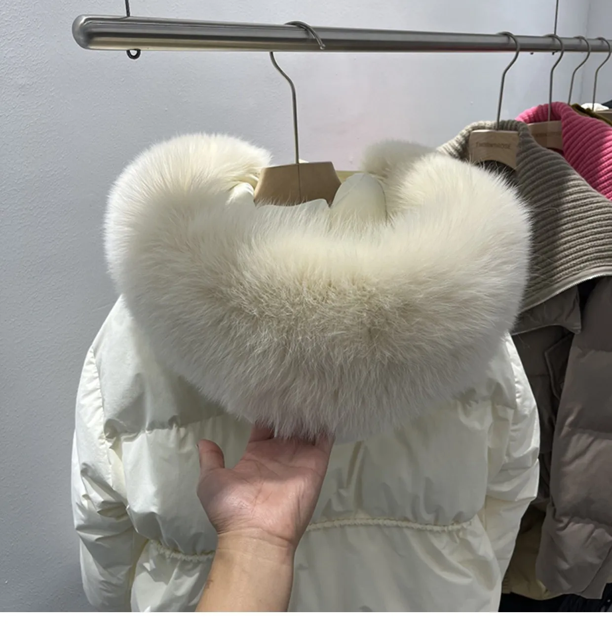 Inverno puffer jaqueta feminina grande pele de guaxinim natural 90% pato para baixo casaco feminino grosso quente faixa amarrar parkas à prova dwaterproof água