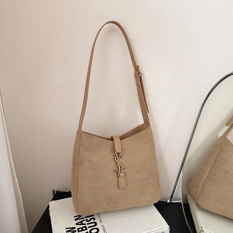 

2026 Large Capacity Underarm Bucket Bag Spacious Hobo Shoulder Bag for Women Commuter Tote