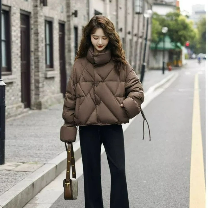 

Высококачественная красивая женская пуховая куртка на хлопковой подкладке, новый стиль, повседневная модная зима 2026, универсальные теплые хлебные пальто