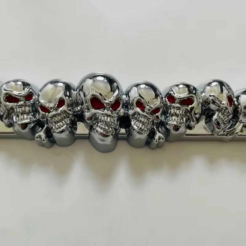 Skull Motorcycle License Plate Frame Gothic  Motorcycle License Plate Holder creative Metal Frame for Motor Vehicle Decor