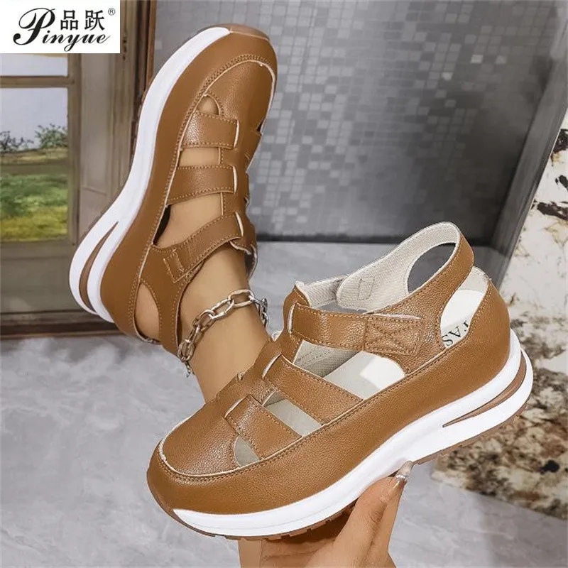 

Женская обувь, Лидер продаж, женские сандалии с закрытым носком, римские повседневные сандалии, женская обувь на танкетке на полой платформе, большие размеры 35-43