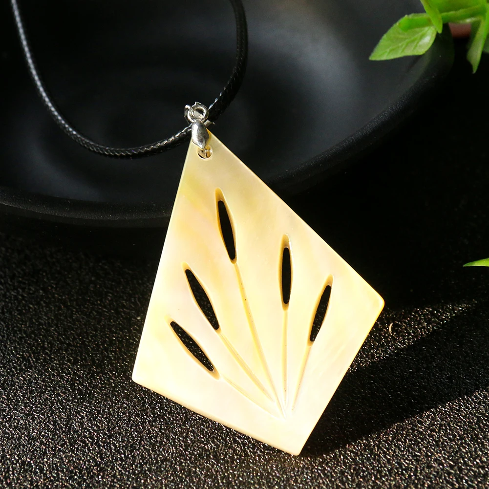 Ethnic Style Natural Shell Geometrical Necklace Mother of Pearl Rhombic Pendant Hollow MOP Quadrilateral Collarbone Charms