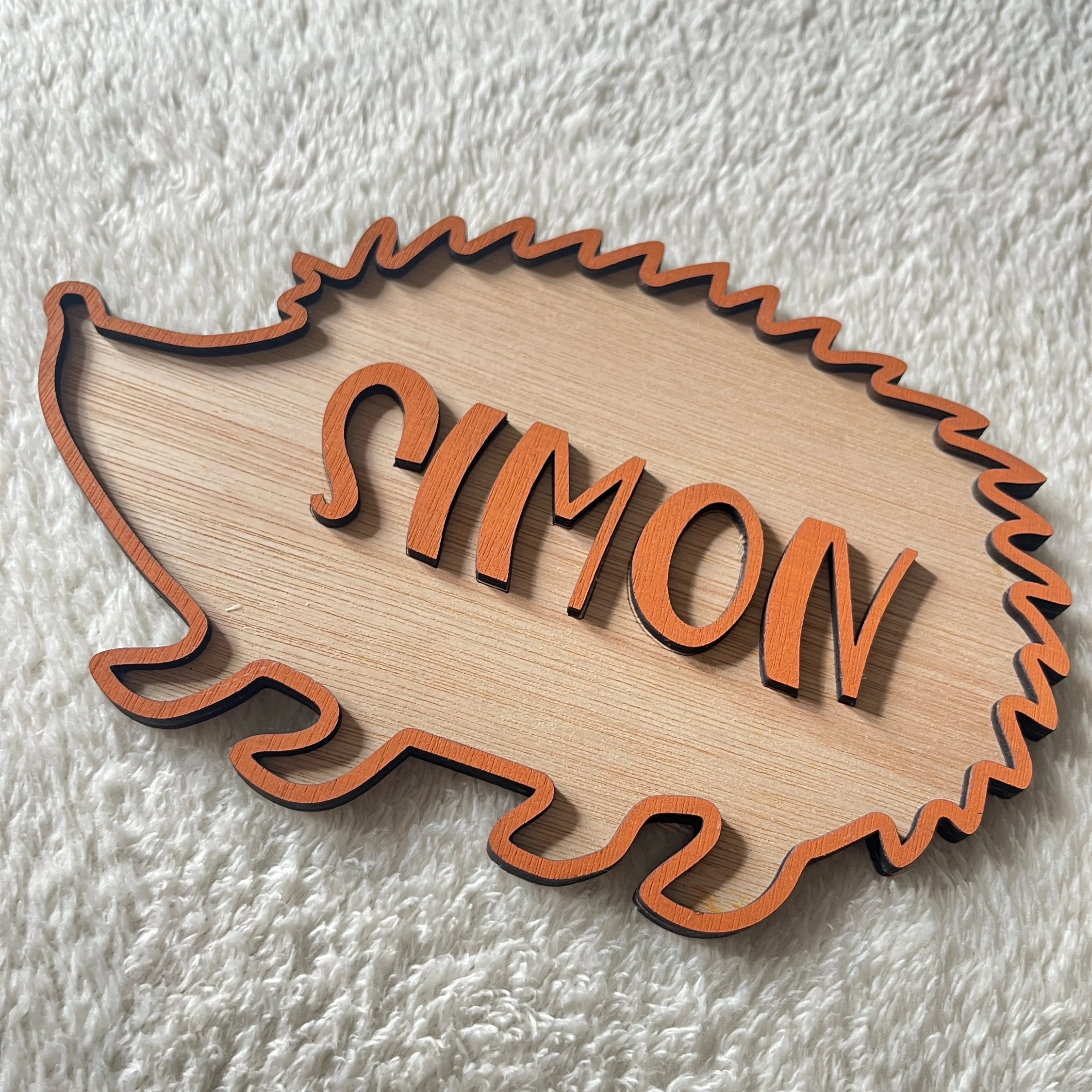 Spersonalizowany znak na drzwi jeża Drewniany wystrój pokoju dziecięcego Niestandardowy znak imienia Tematyczny leśny Pokój dziecięcy Śliczna dekoracja ścienna Tabliczka z imieniem