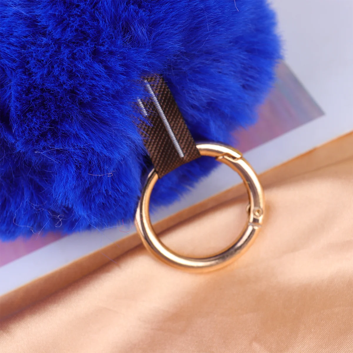 

Dark Hairball Keychain Exquisite Craftsmanship Unique Key Ring Functional Key Holder Decorative Pendant for Women Girls