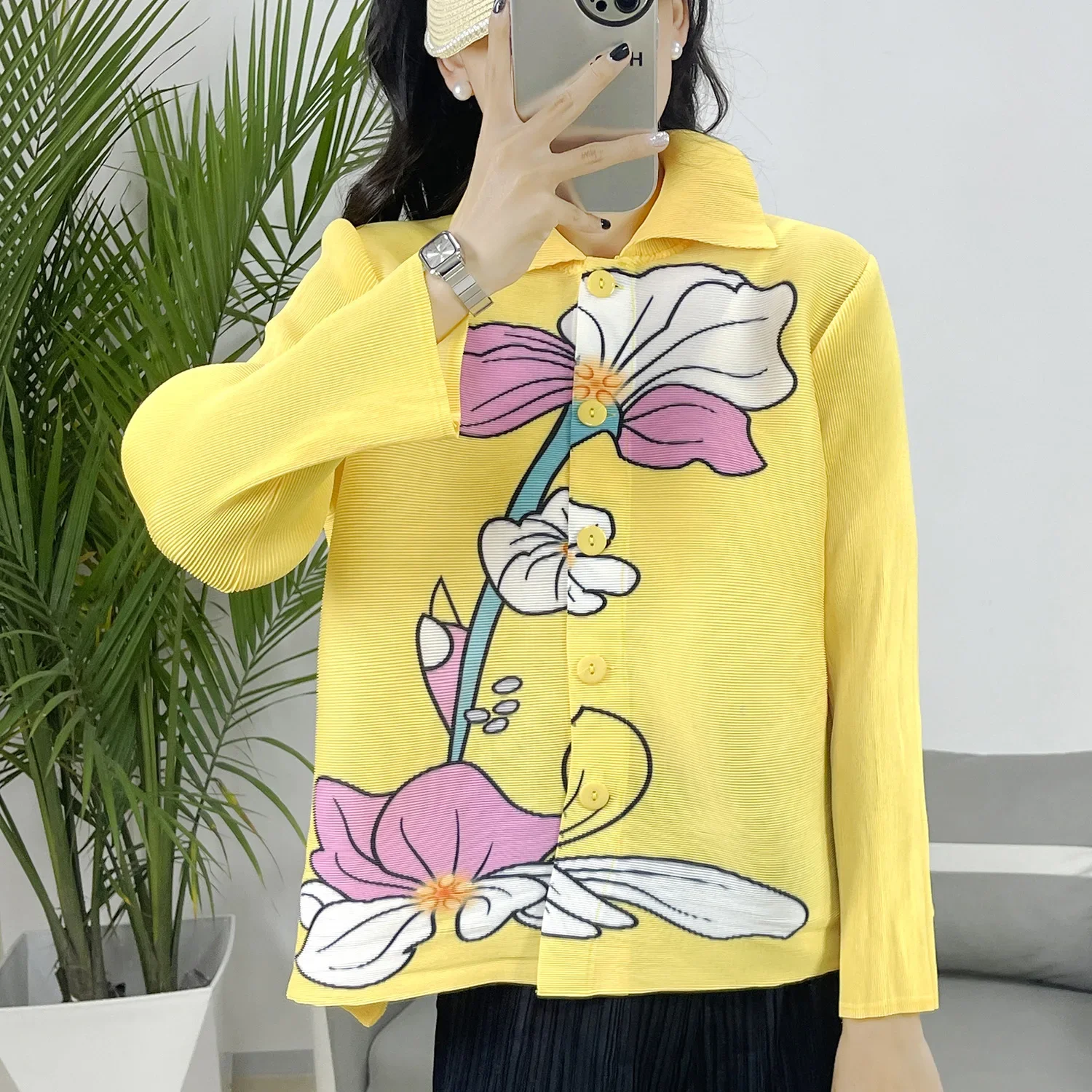 

2024 Spring New Pleated Printed Casual Long-sleeved Shirt Tops for Women Miyake High Elastic Loose Pleated Tops for Women