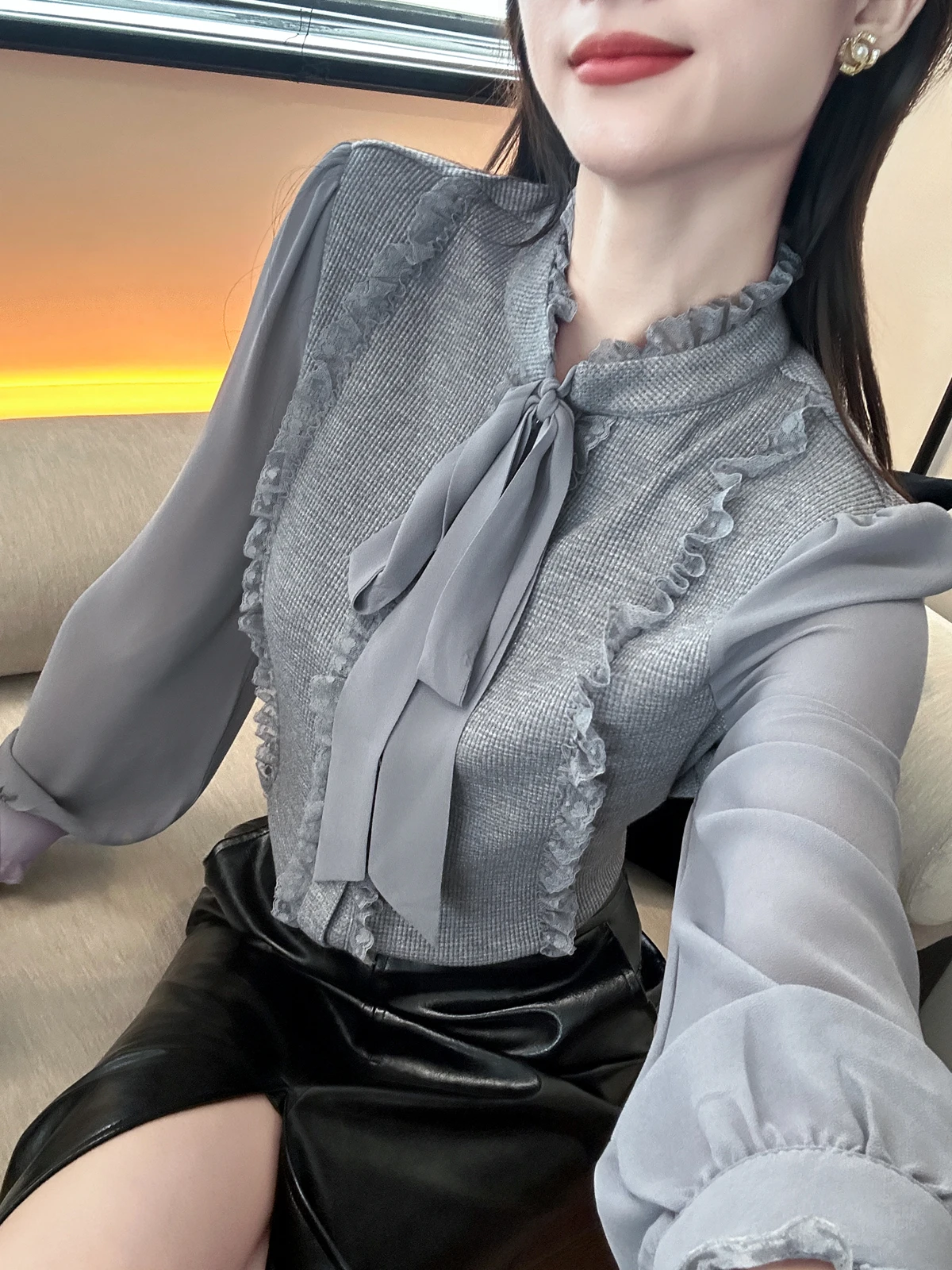 

Женский осенний вязаный свитер с длинными рукавами, с изысканным кружевом, воротником-стойкой с узлом и вставками, мягкий, влагоотводящий