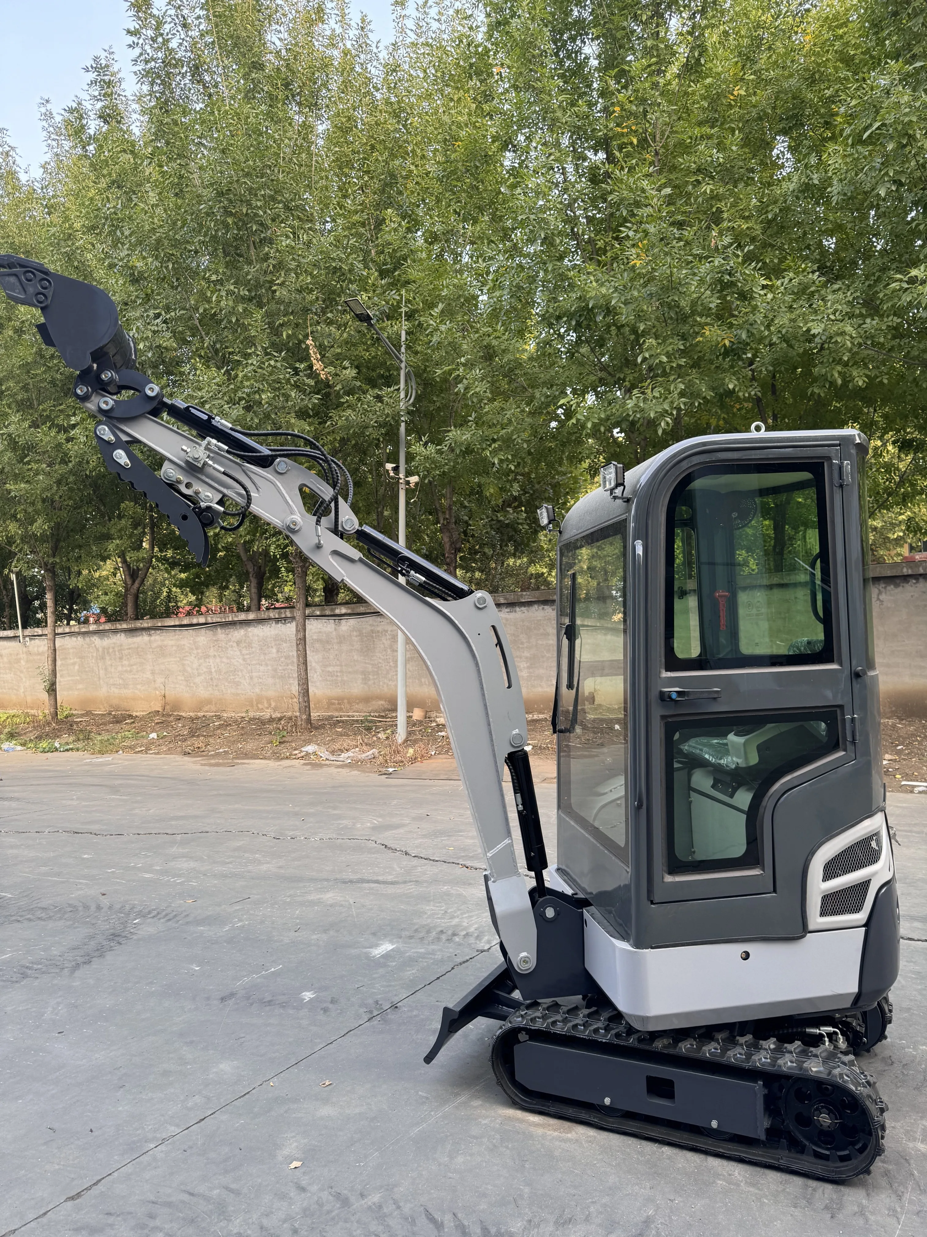 حفارة صغيرة 1.6 طن CE Euro 5 محرك حفار زاحف آلات تحريك الأرض حفارة صغيرة مخصصة