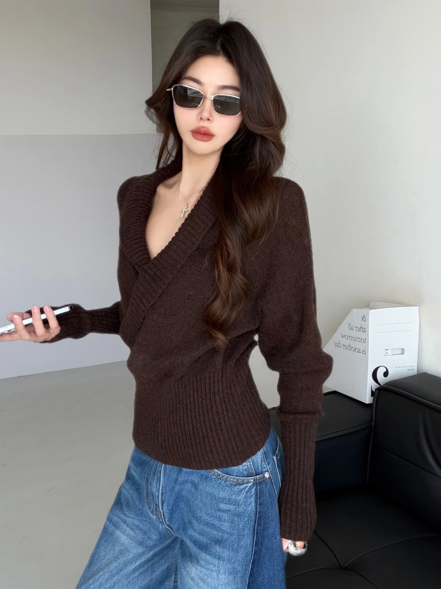 

Женский свитер Slim Fit с перекрестной вязкой, осенне-зимний, с V-образным вырезом и отложным воротником, мягкий, с длинными рукавами, модный повседневный топ