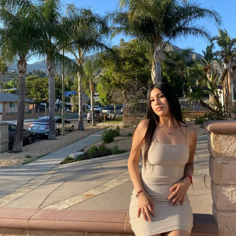 ชุดเดรสทรงเข้ารูปเอวสูง แขนกุด สายเดี่ยว สีพื้น ผ้าเนื้อดี รุ่นใหม่ ซัมเมอร์ 2024