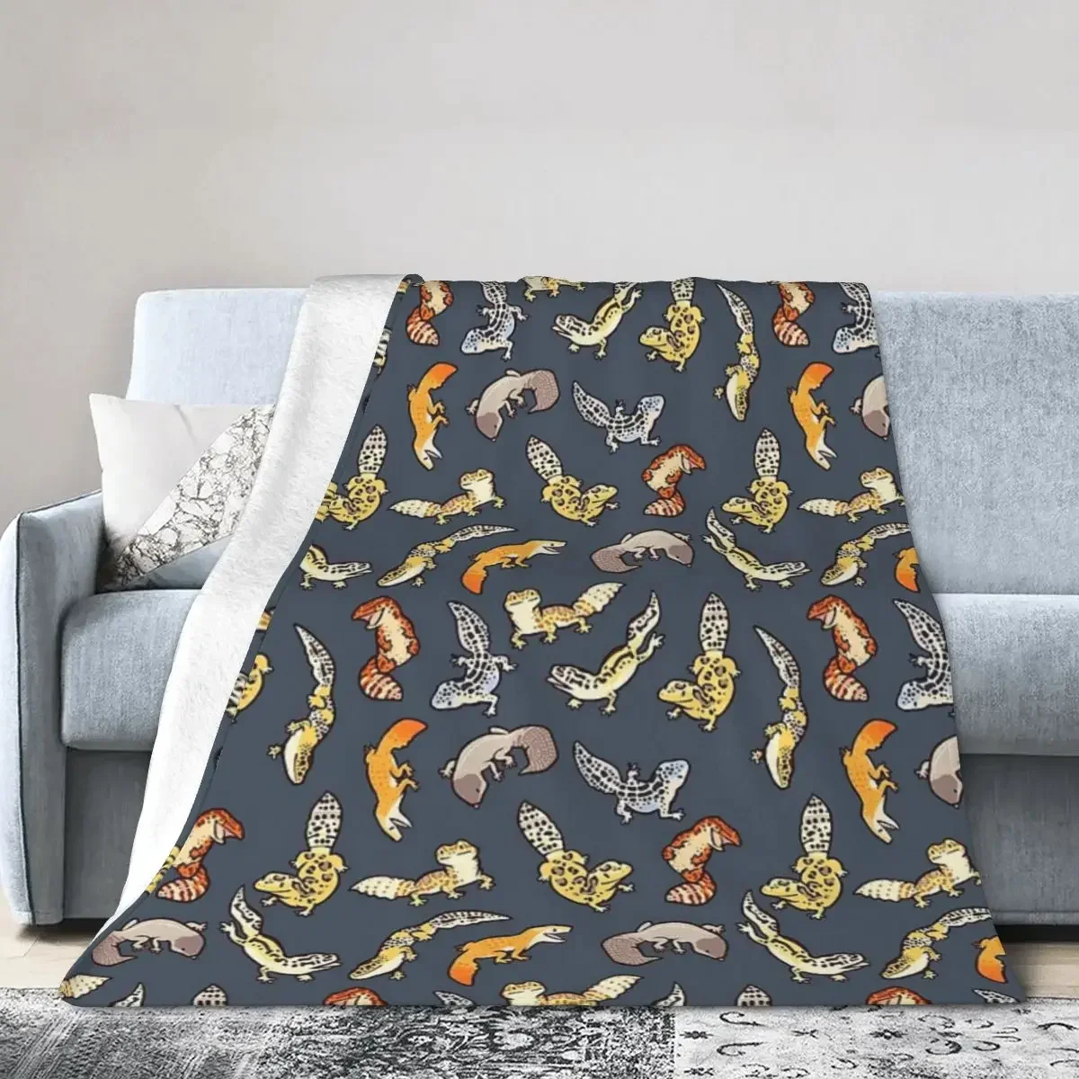 Chub Geckos In Dark Grey Blankets Soft Warm Flannel Throw Blanket Plush for Bed Living room Picnic Travel Home Couch