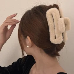 Plush Square Hair Claw for Women Korean Elegant Acrylic Hairpins Faux Fur Hair Clip Pink Barrette Crab Hair Accessories 머리핀