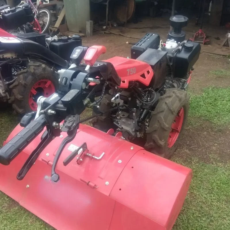 يمكن استخدام مقبض التحيز القابل للعكس للديزل مع قضبان المنجل وجزازات الكذب والمعاول الدوارة وما إلى ذلك.