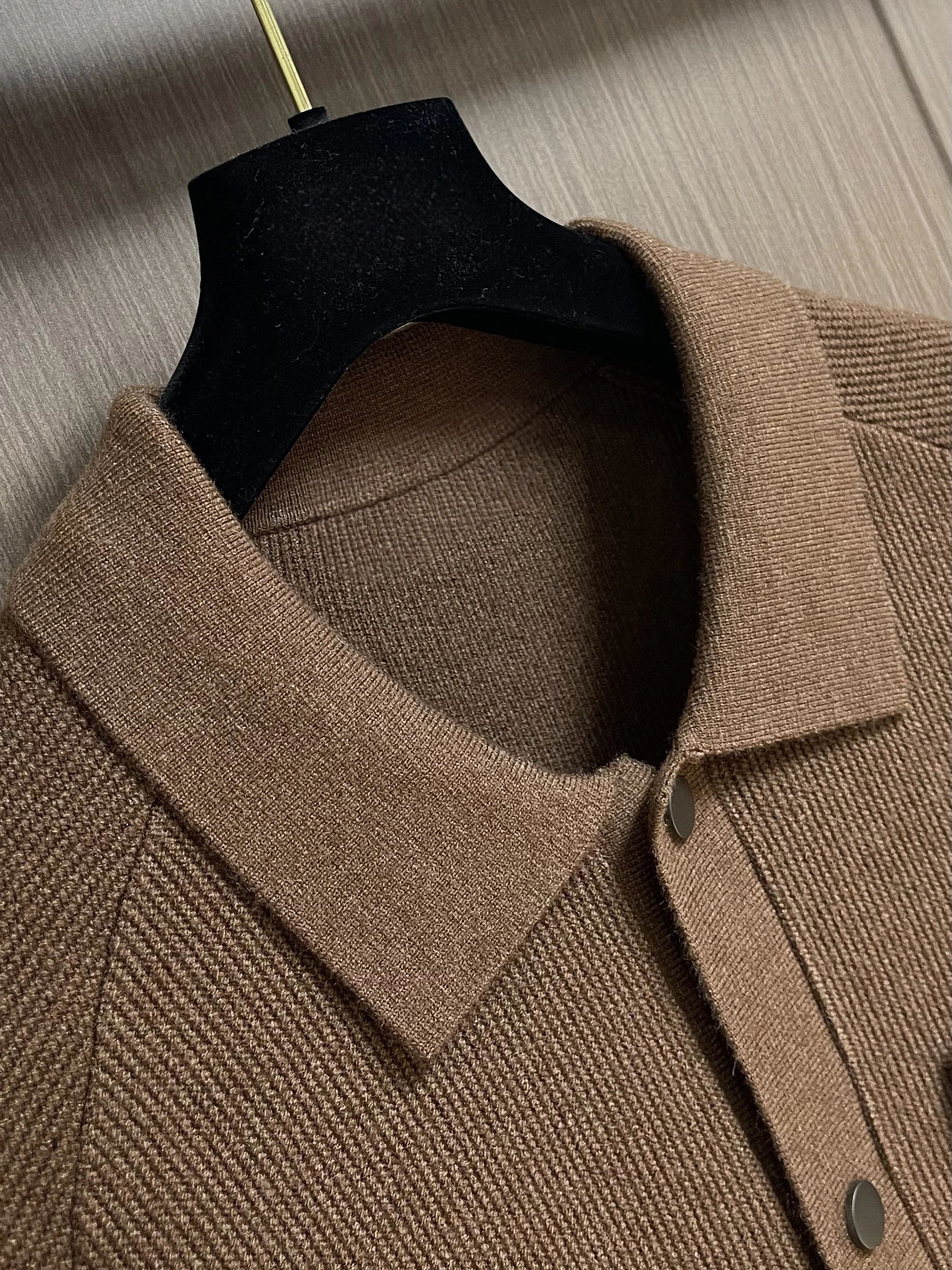 سترة صوف كاجوال بأزرار من الصوف بنسبة 100% من LP