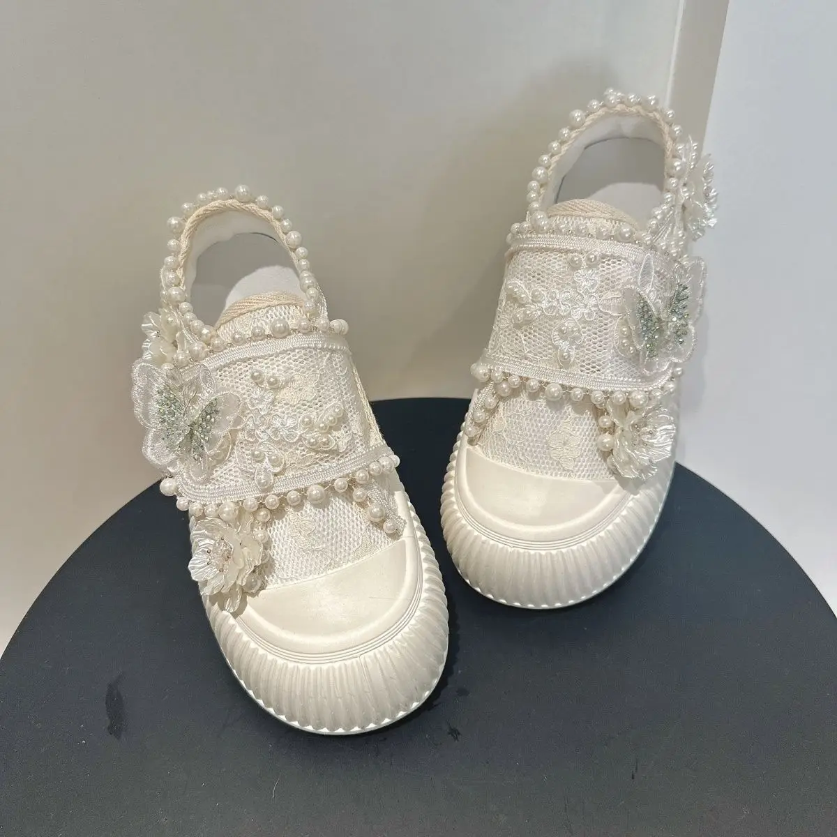 Luxury Embroidery Breathable White Lace Women Sneakers Pearls Beaded Casual Flat Shoes Ladies Trainers Wedding Sports Shoes