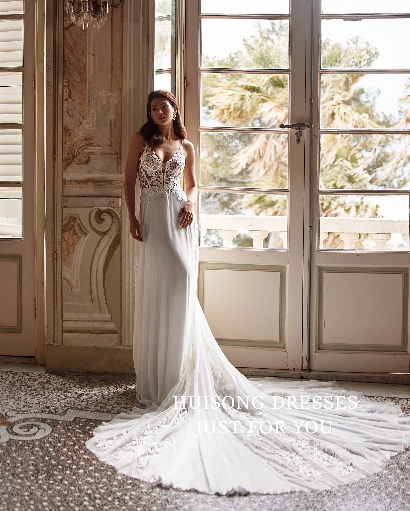 HUISONG vestidos de novia personalizados bohemios vestidos de novia de gasa Apliques de encaje sin mangas escote en forma de corazón tirantes finos A-Line