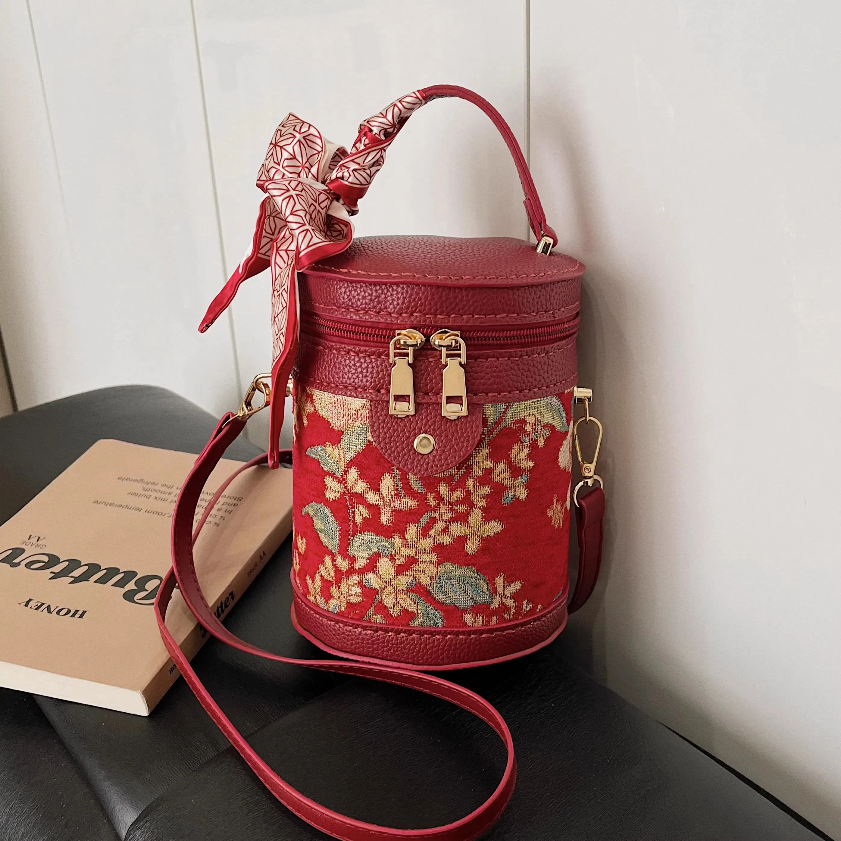 

New Year Red Embroidery Bucket Bags for Women 2026 Spring Niche One Shoulder Bag High End Zipper Commuter Handbag with Scarf