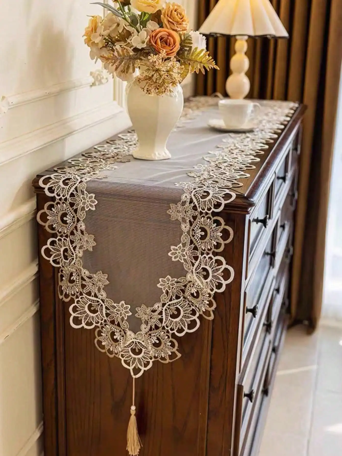 1 Piece of Embroidered Mesh Lace Table Runner, French-Style Simple Polyester Fiber Table Runner with Pendant, Suitable for Dining Tables, Coffee Tables, Dressers, Shoe Cabinets, Daily Home Decoration, and Weddings, Par