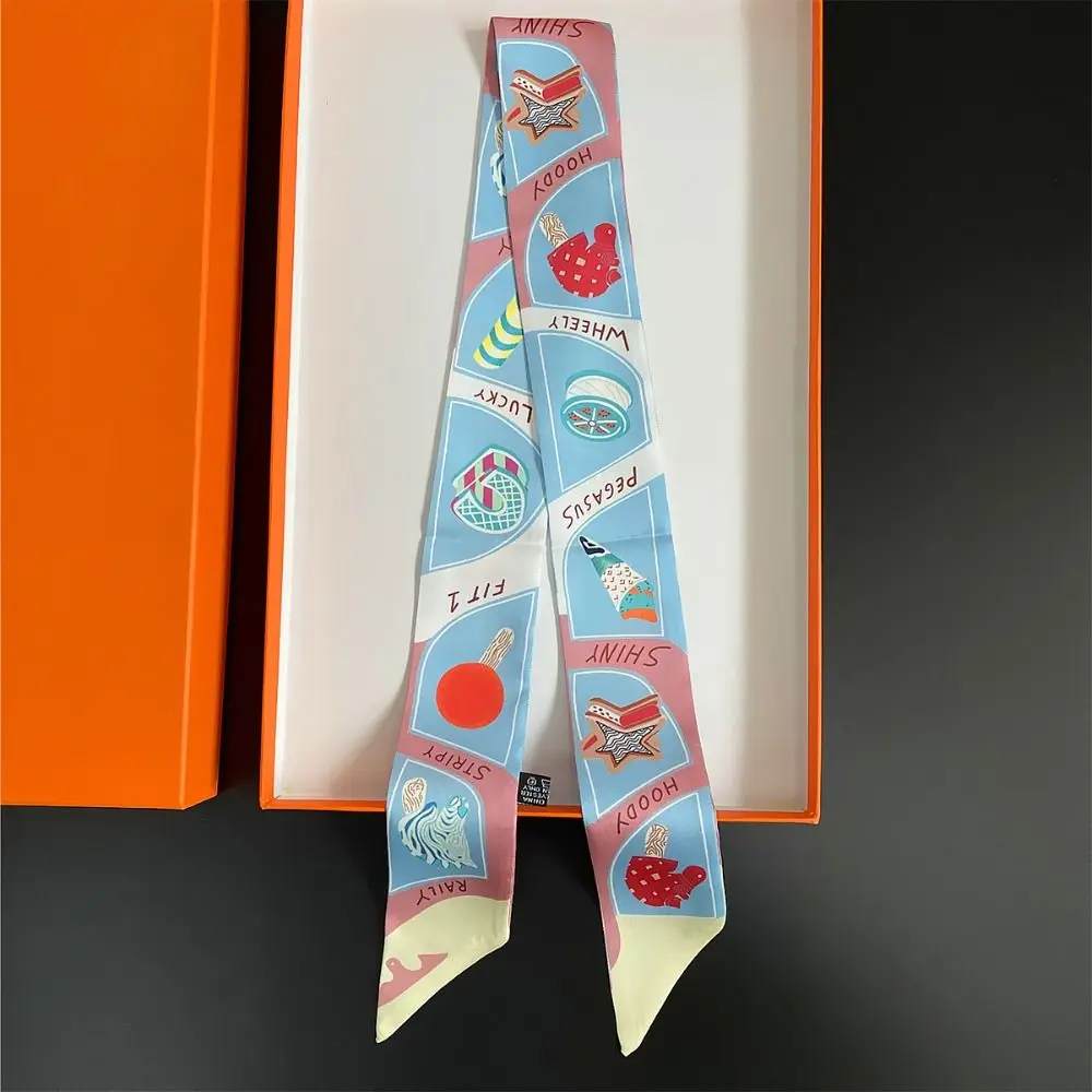 

Элегантные галстуки-бабочки, длинные шелковые шарфы с принтом, шарфы в клетку с рисунком мороженого, цветочные повязки для волос, длинные ленты-шарфы, декоративные платки на шею