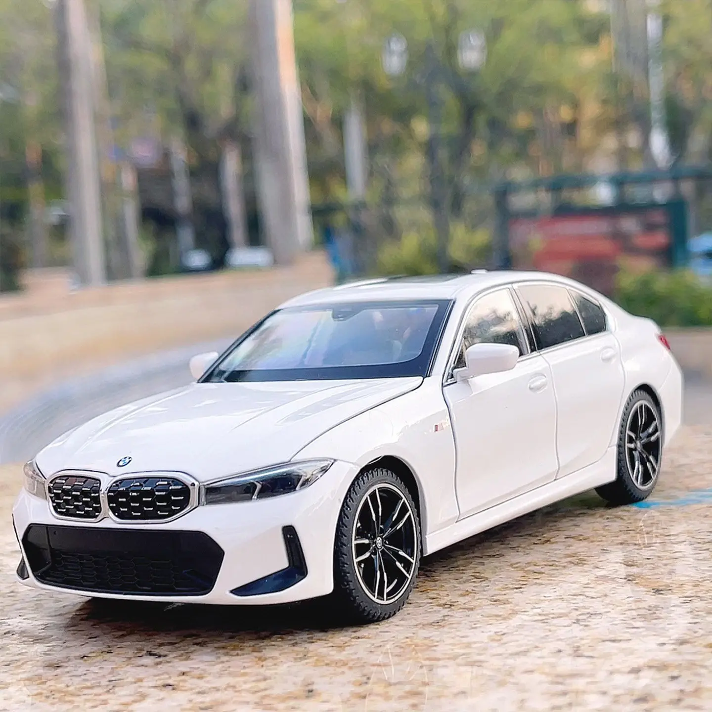 

1:24 3 Series LCI Luxury Sedan Car Model Alloy Children's Toy Enthusiasts Collect Gifts