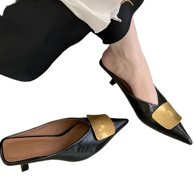 Femmes pantoufles sandales de créateur été 2025 nouvelles diapositives antidérapant couleur métallique chaussures de mode marque bout pointu Mules dames