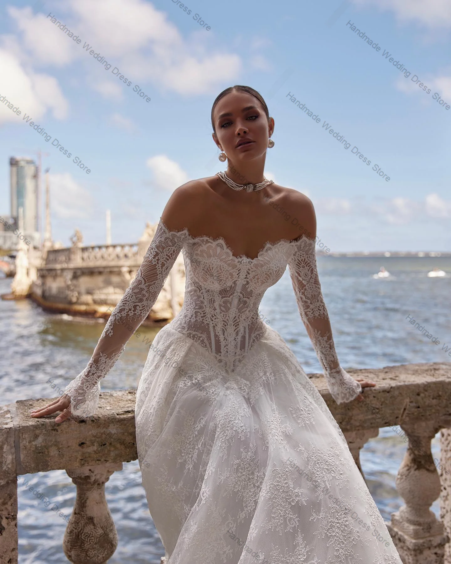 Abito da sposa elegante con applicazioni sexy con spalle scoperte maniche lunghe una linea Boho abito da sposa personalizzato con lacci sul retro abito lungo da chiesa