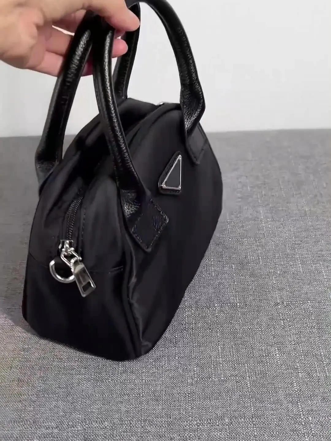 

Casual Oxford cloth handbag, simple new shoulder bag, crossbody daily commuter women's bag.
