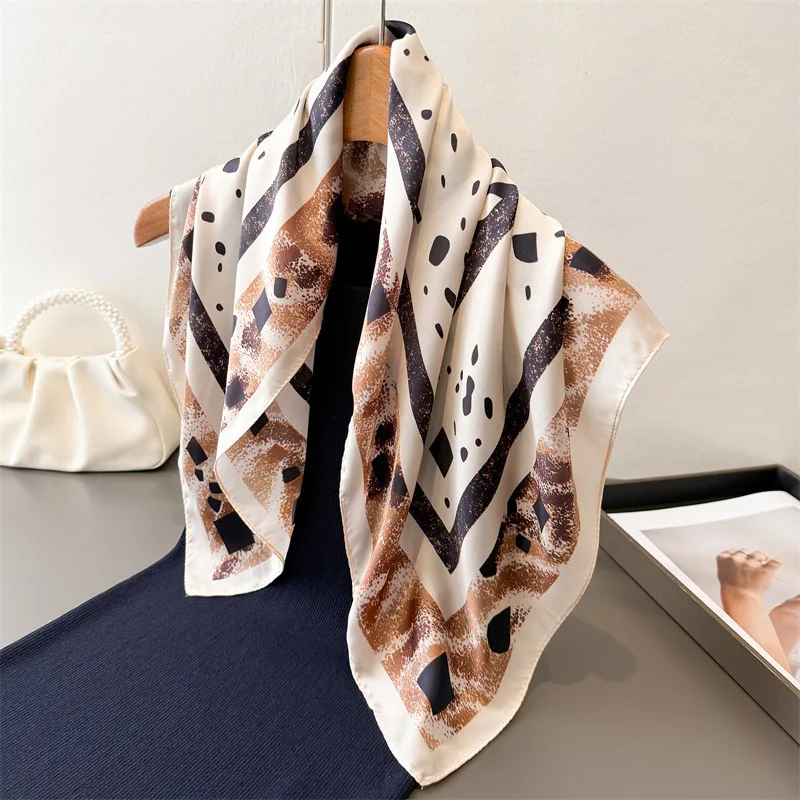 

Квадратный шарф с принтом зебры, роскошный женский шейный платок, мягкая атласная шаль, стильная женская декоративная бандана