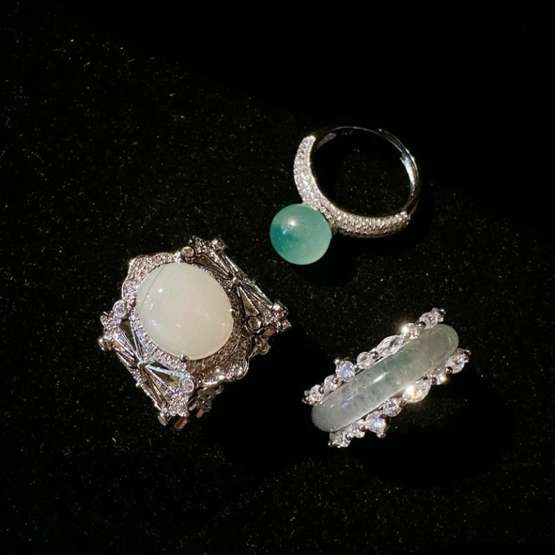 الليتشي المجمدة العقيق الأبيض خاتم الأحجار الكريمة ، النمط العتيق 18K مطلية بالذهب ، العائمة زهرة العقيق الزركون خمر نمط مجوهرات