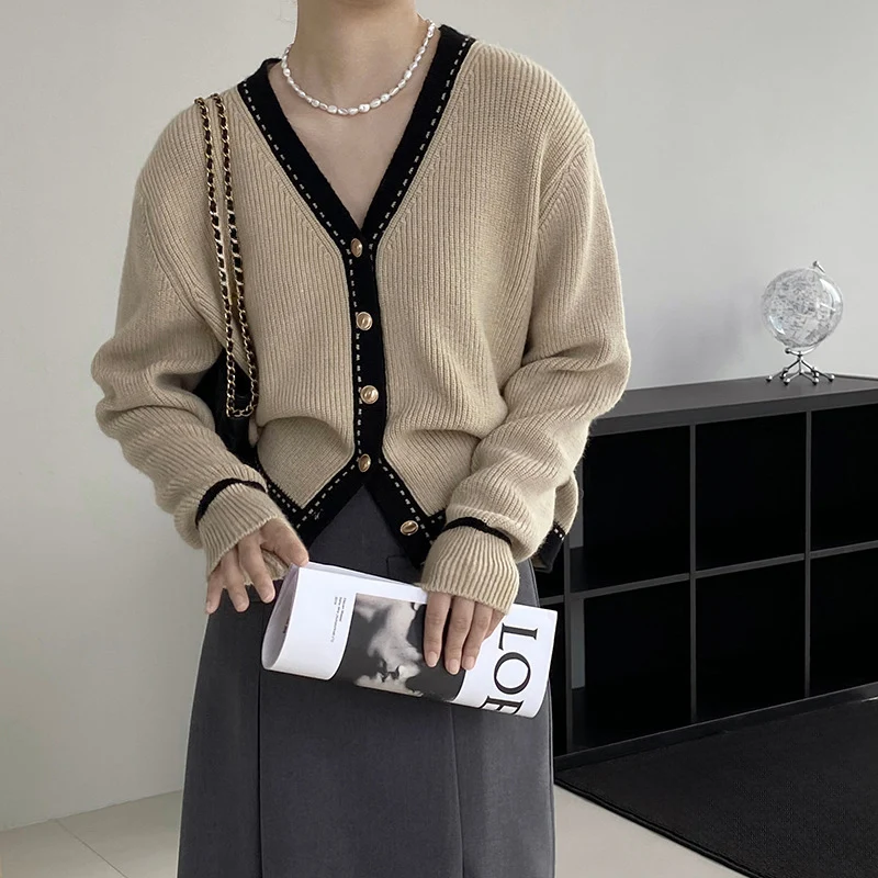 

2025 Light Luxury Patchwork Design V-neck Cardigan Women Golden Single Breasted Sweater Korean Office Lady Cardigans Coat